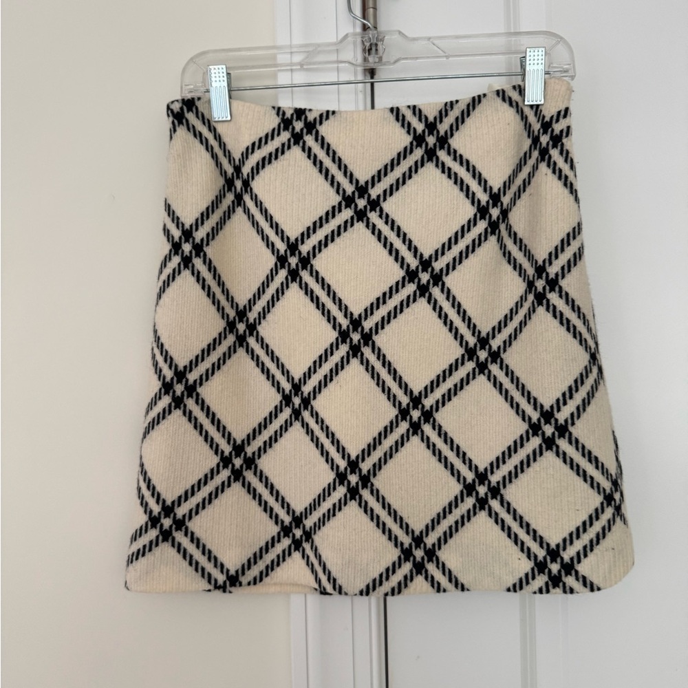 Elegant Black and Cream Plaid Skirt